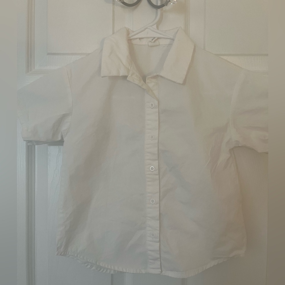 Kids‎ size 5 white short sleeve button down shirt with black lettering on back - Picture 3 of 6